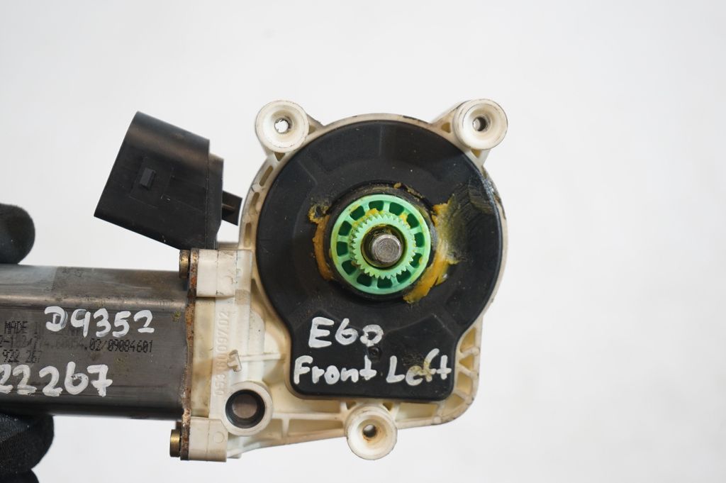 Front door window regulator motor (7)