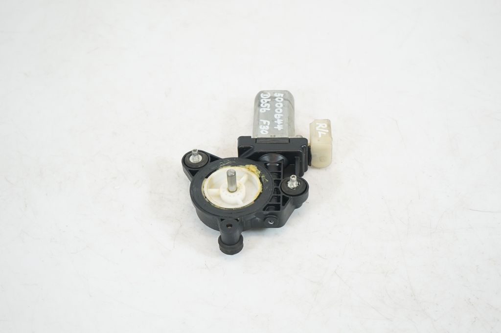 Rear door window regulator with motor (2)