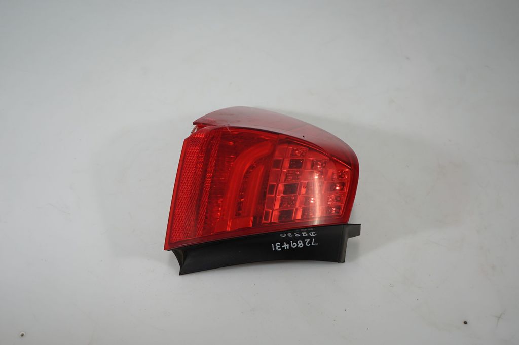 Rear/tail lights (2)