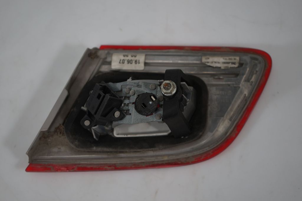 Tailgate rear/tail lights (6)