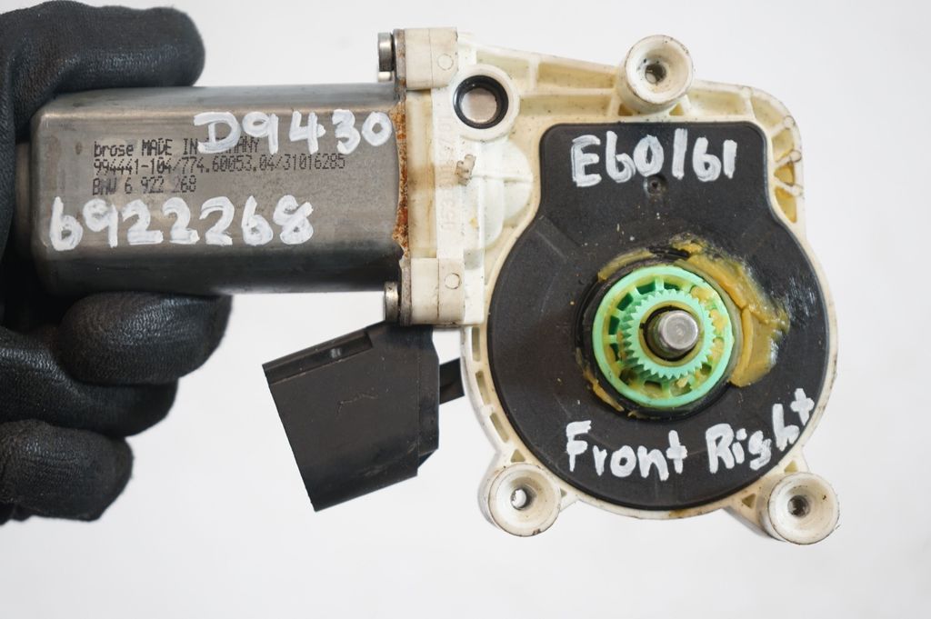 Front door window regulator with motor (8)