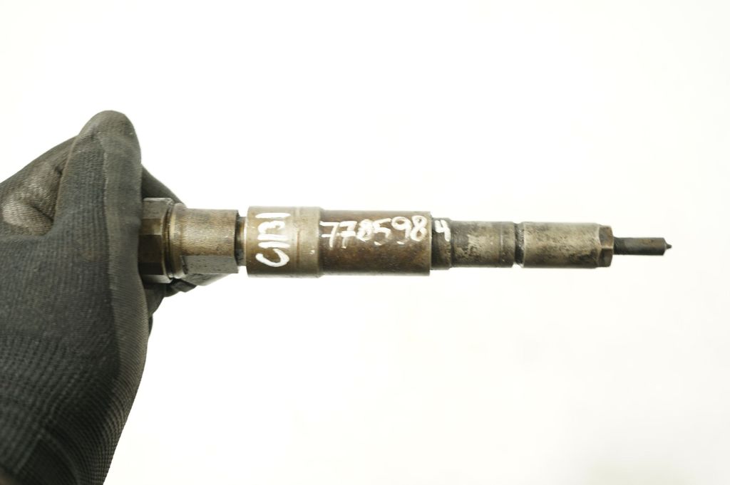 Fuel injector (7)