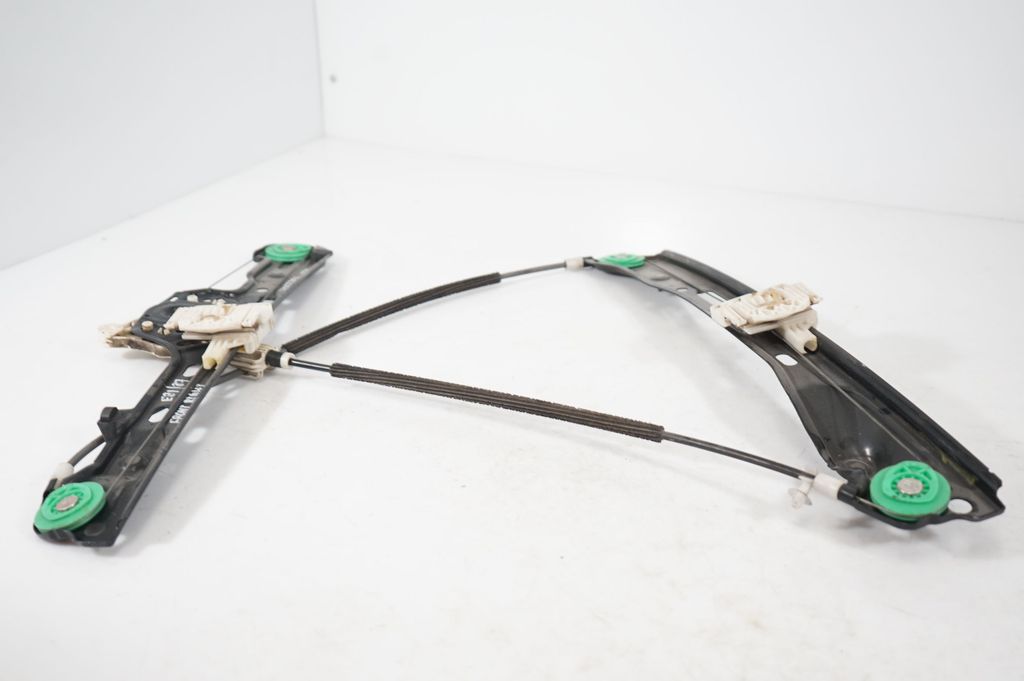 Front door window regulator with motor (7)