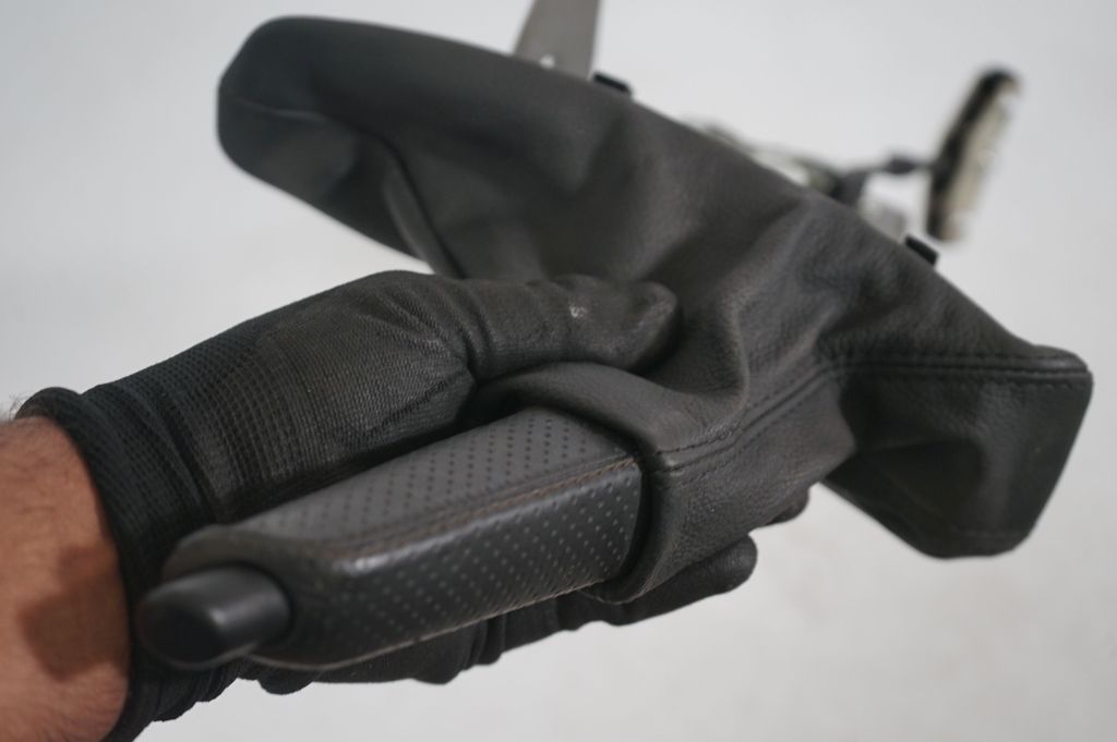 Handbrake/parking brake lever assembly (7)