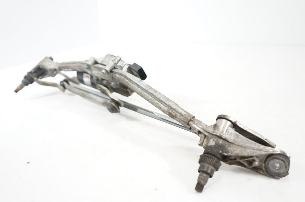 Front wiper linkage and motor (6)