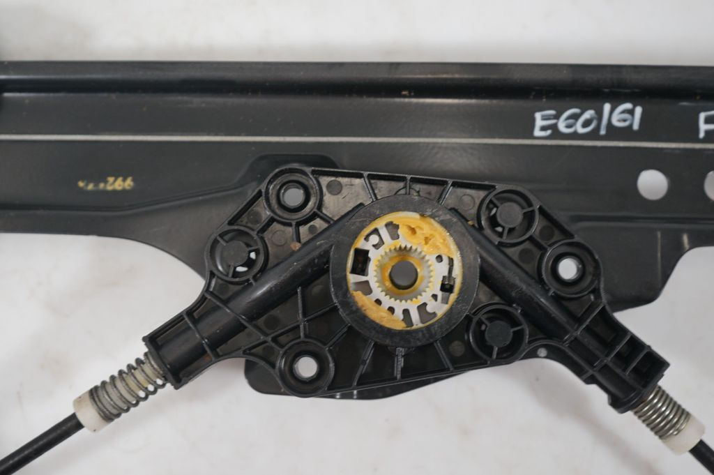 Front door window regulator with motor (8)