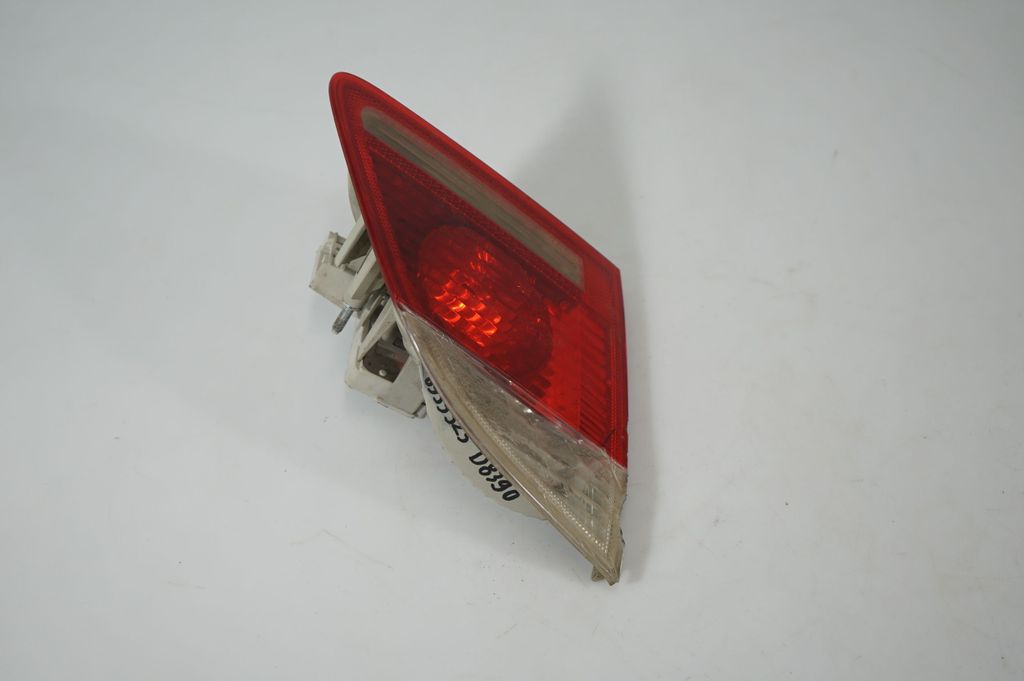 Tailgate rear/tail lights (4)