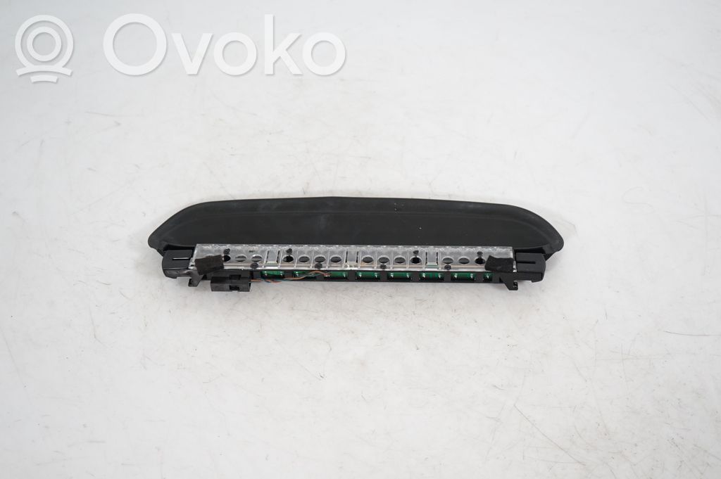 Third/center stoplight (3)