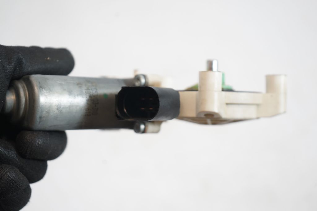 Front door window regulator with motor (6)