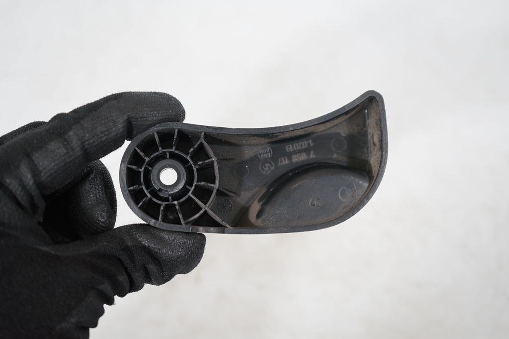 Engine bonnet (hood) release handle (6)