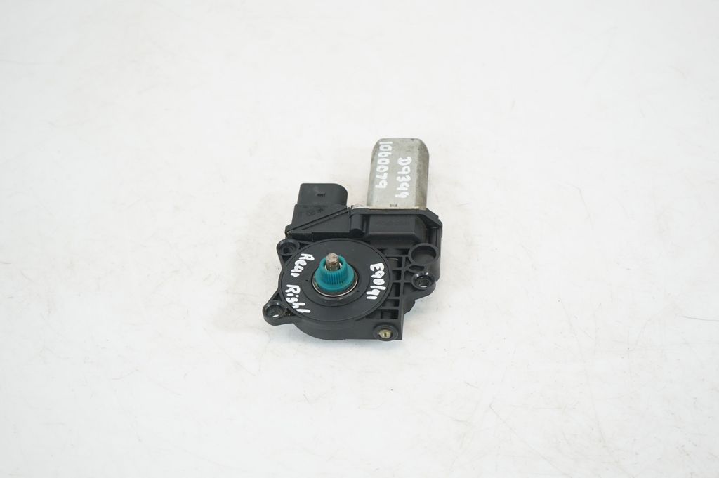 Rear door window regulator with motor (2)