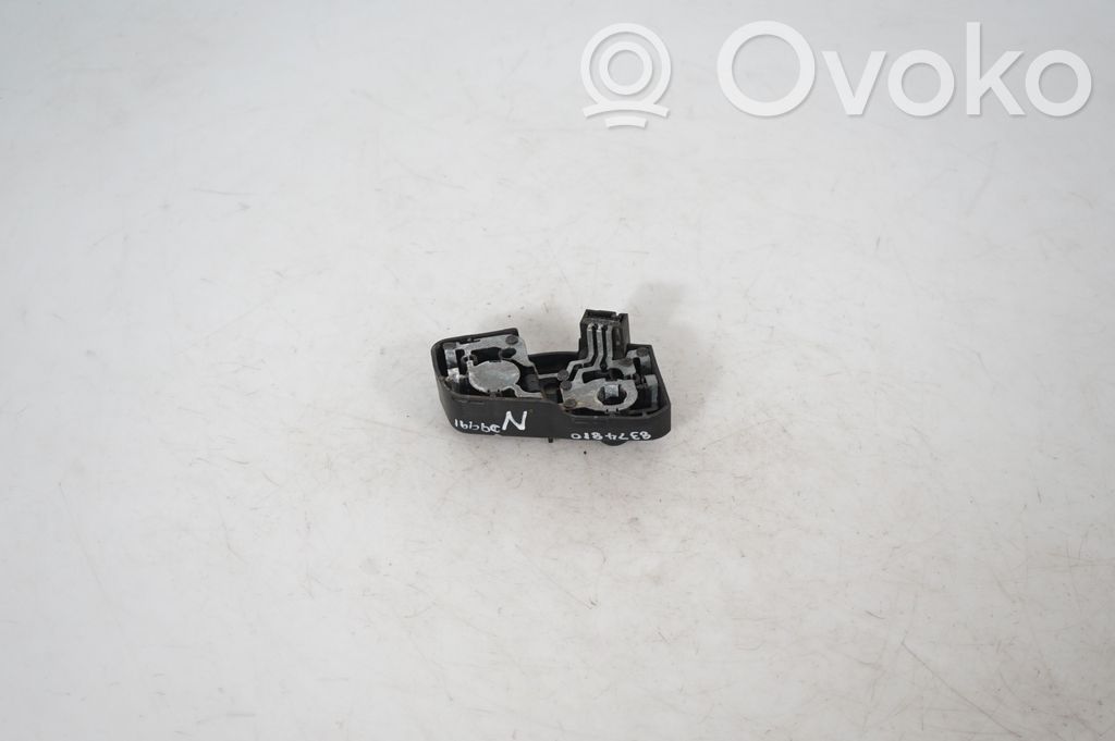 Tail light bulb cover holder (3)