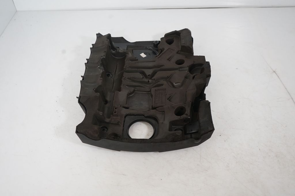 Engine cover (trim) (5)