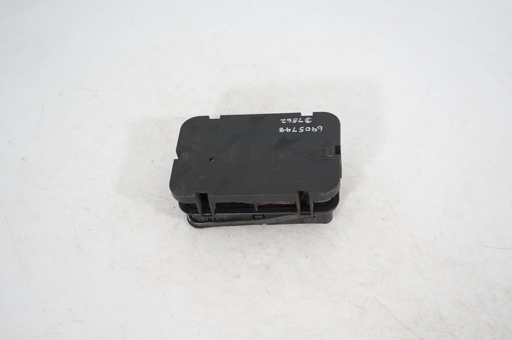 Quarter panel pressure vent (3)