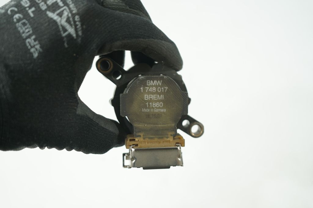 High voltage ignition coil (8)