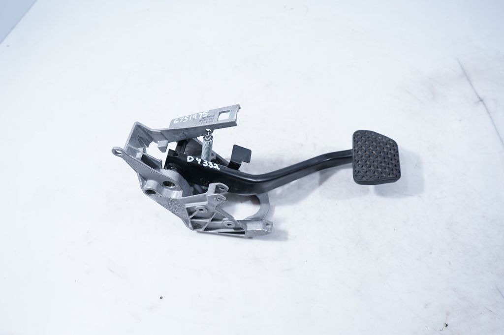 Brake pedal (3)