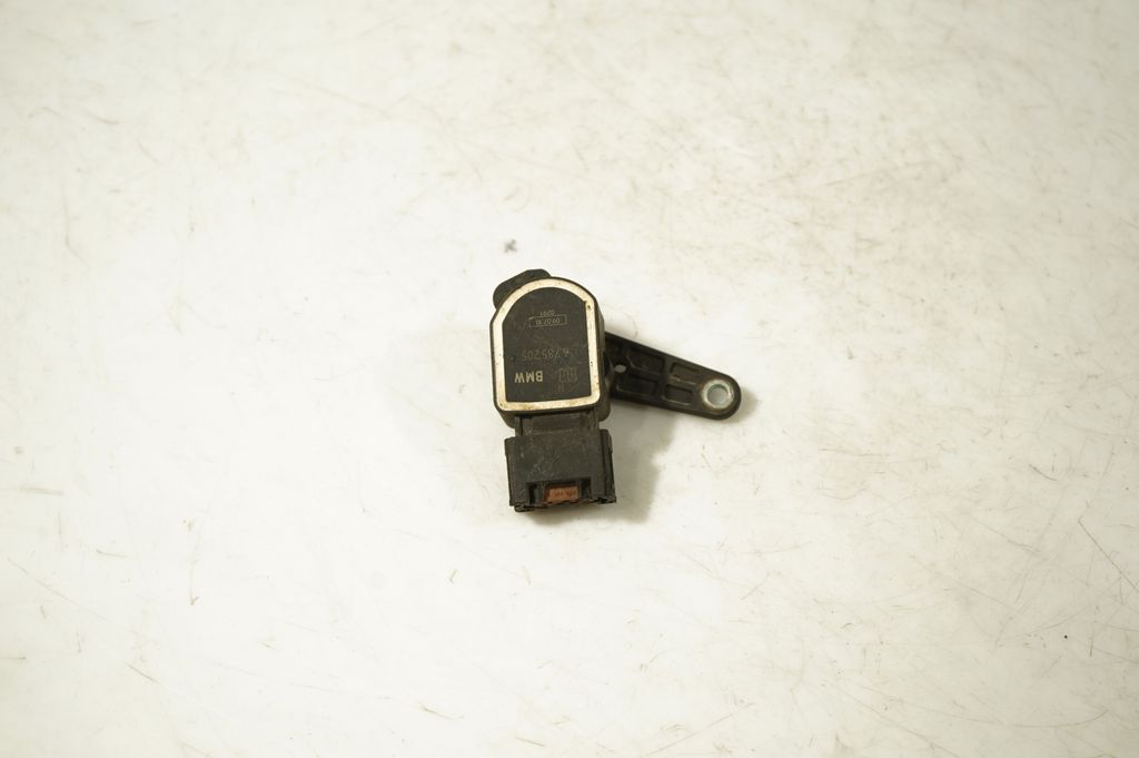Headlight/headlamp level sensor