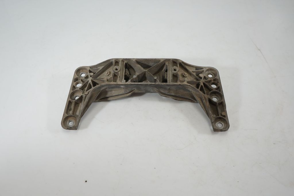 Gearbox mounting bracket (3)