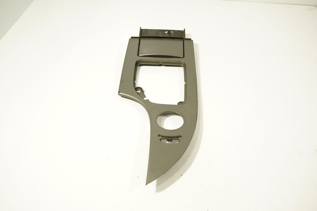Gear shifter surround trim plastic (3)