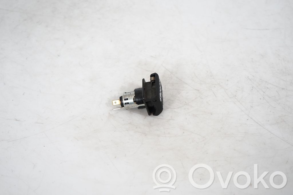 12 V Socket (rear) (4)
