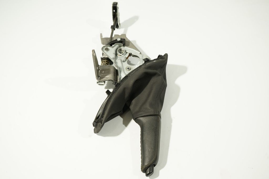 Handbrake/parking brake lever assembly