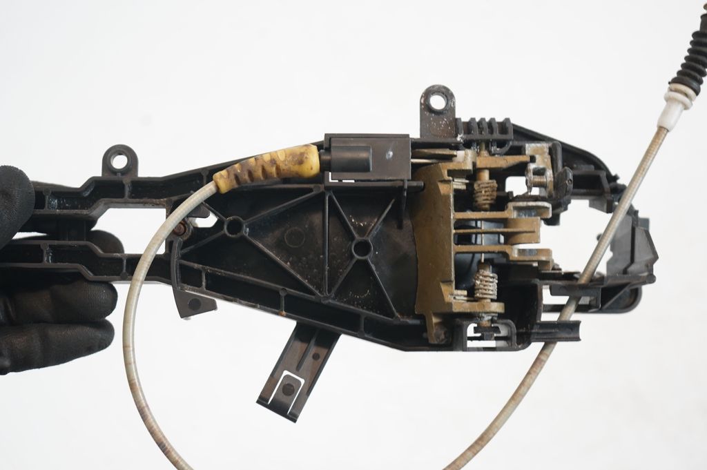 Rear door exterior handle/bracket (6)