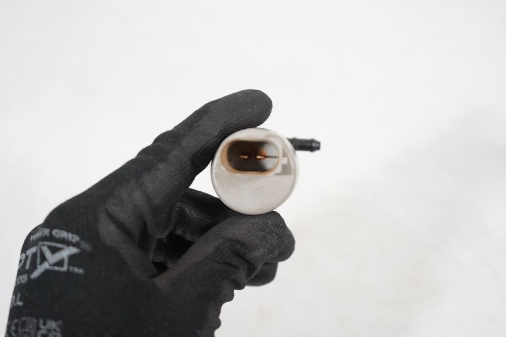 Windscreen/windshield washer pump (7)