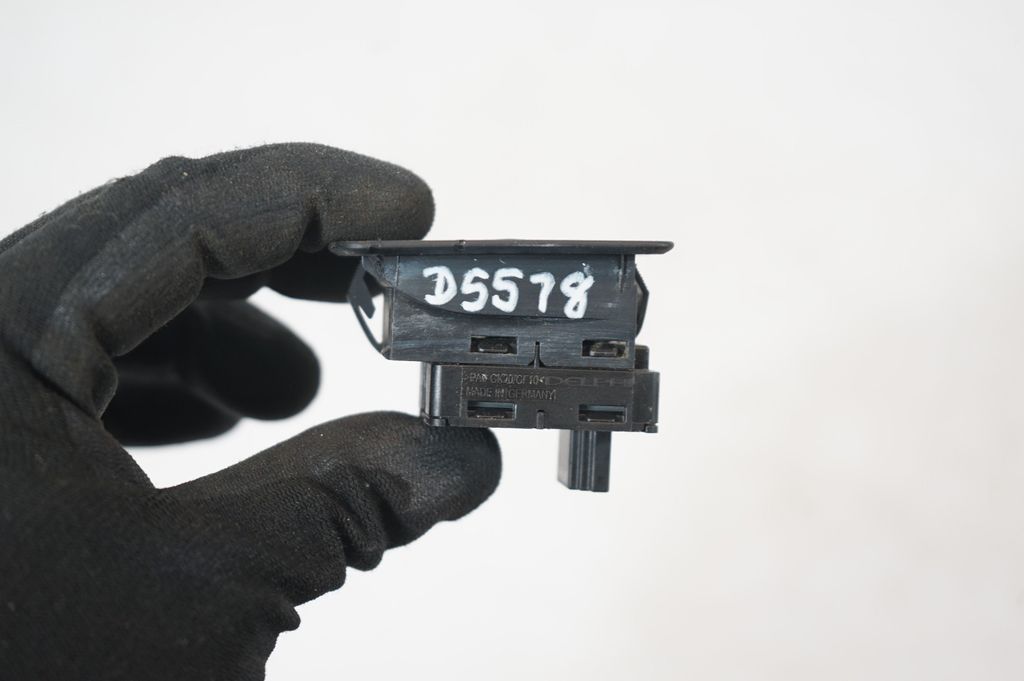 Electric window control switch (8)