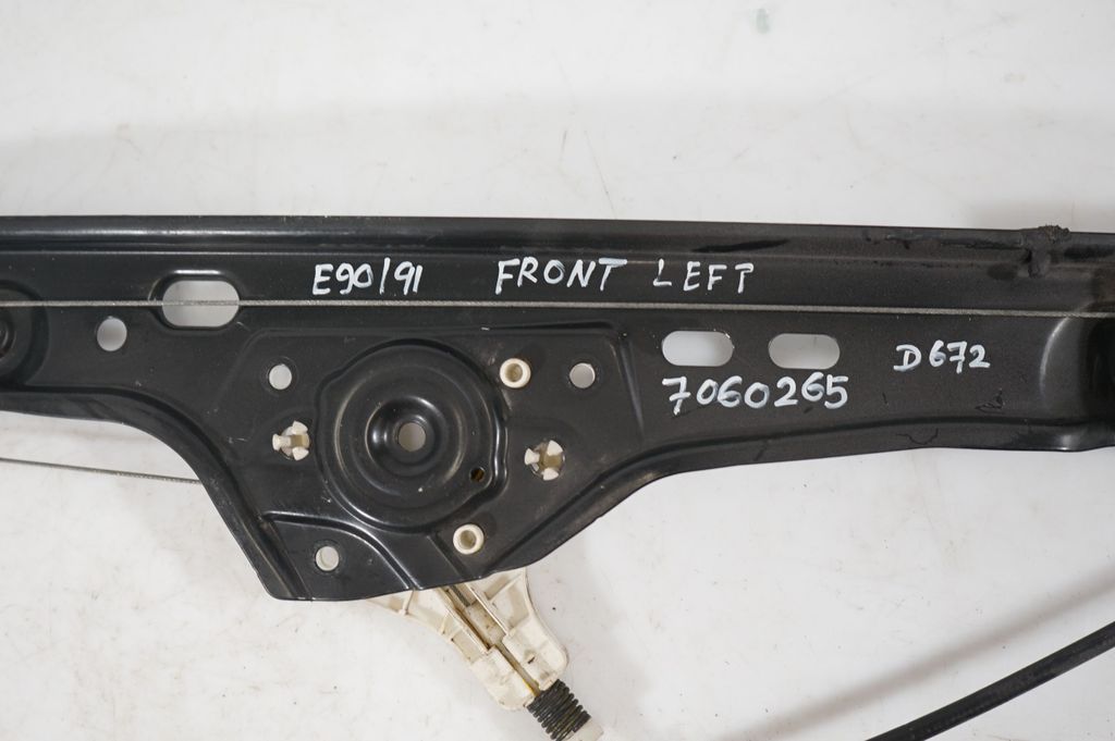 Front door window regulator with motor (9)