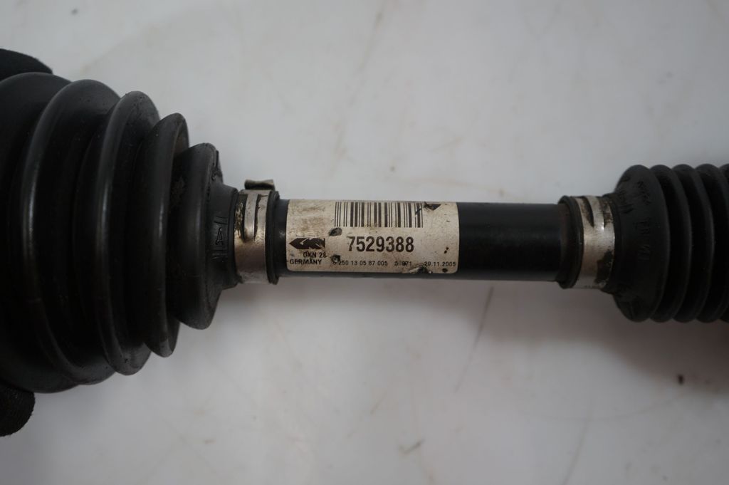 Front driveshaft (7)