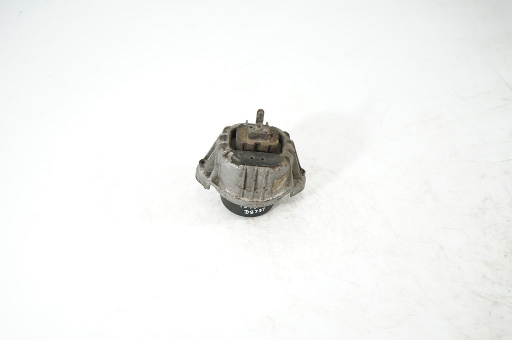 Engine mount bracket