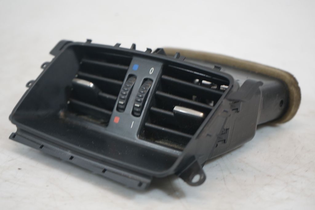 Rear air vent grill (5)