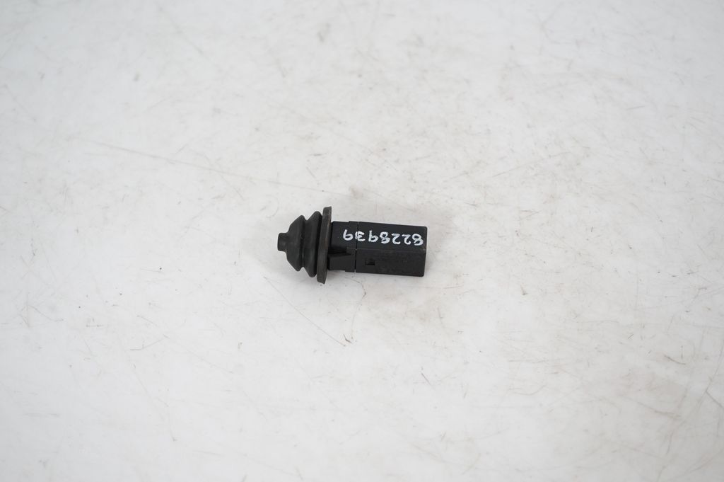 Fuel tank cap lock (3)