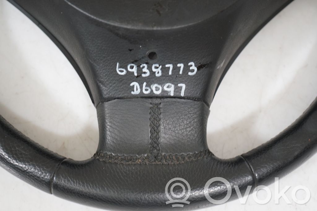 Steering wheel (10)