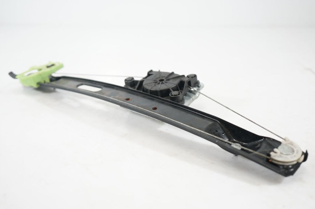 Rear door window regulator with motor (6)