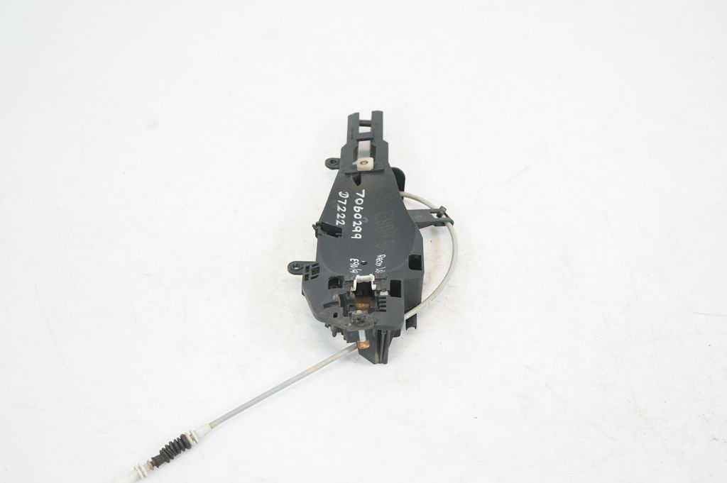 Rear door exterior handle/bracket (2)