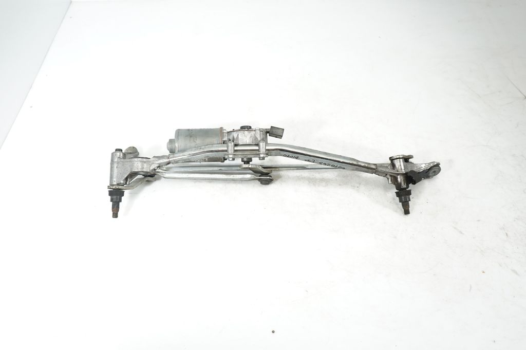 Front wiper linkage and motor (3)