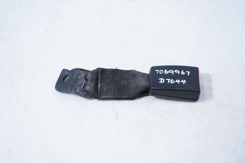 Rear seatbelt buckle (7)