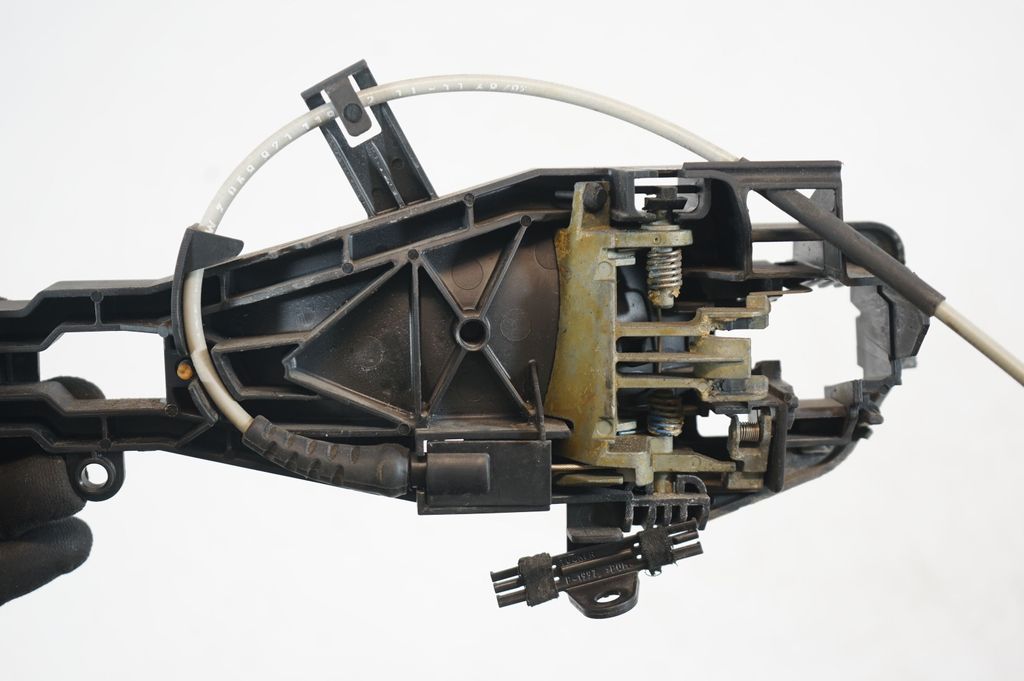 Front door exterior handle/bracket (6)