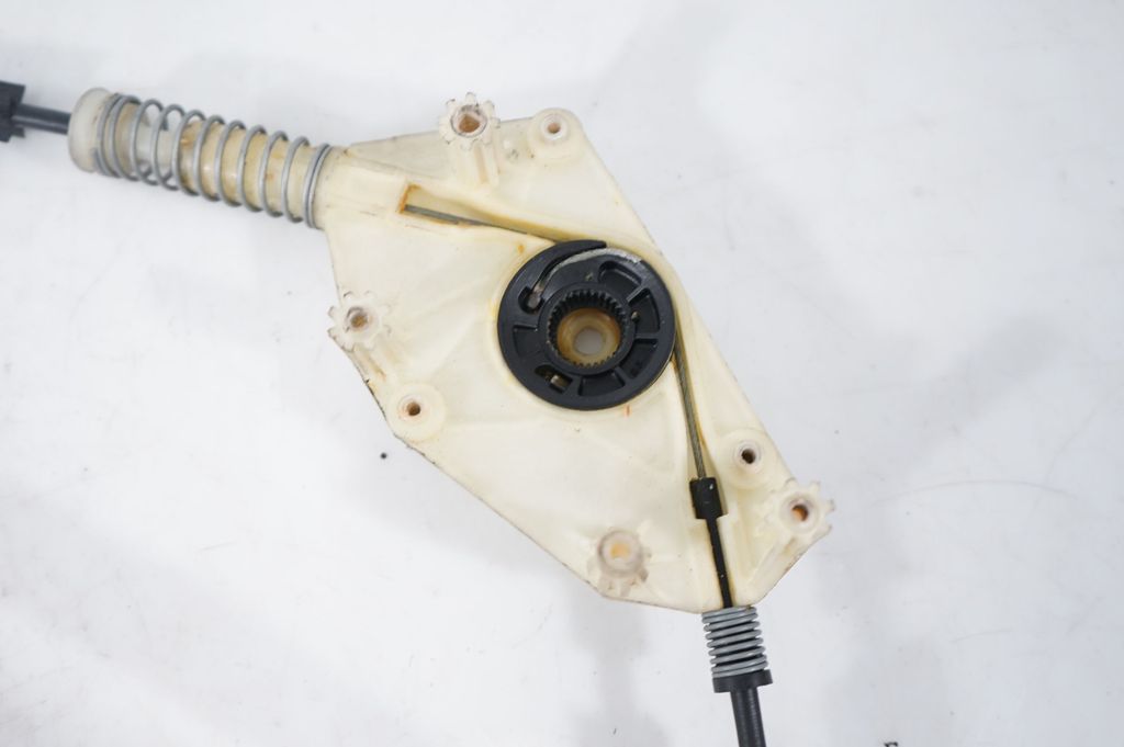 Front door window regulator with motor (8)