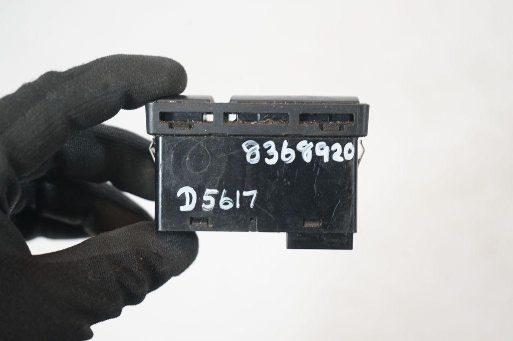 Hazard light switch (8)