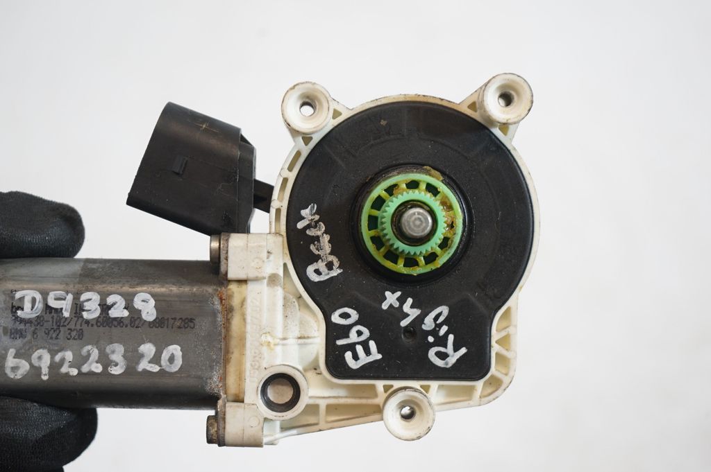 Rear door window regulator with motor (7)