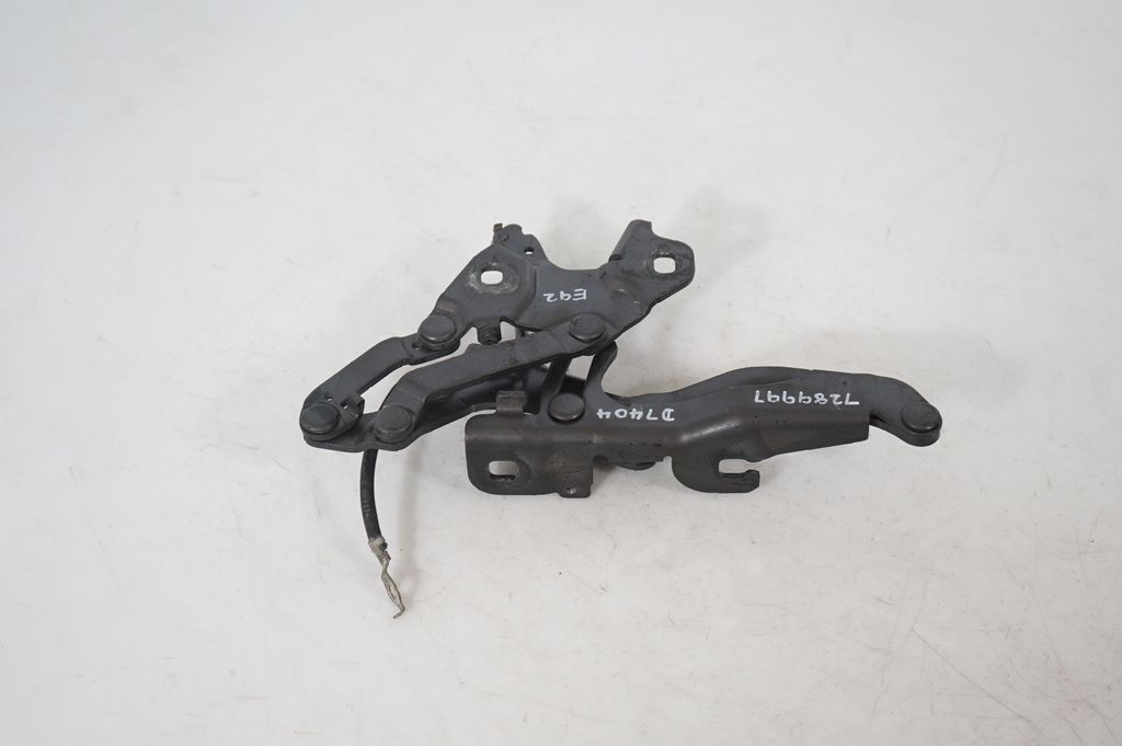 Engine bonnet/hood hinges (3)