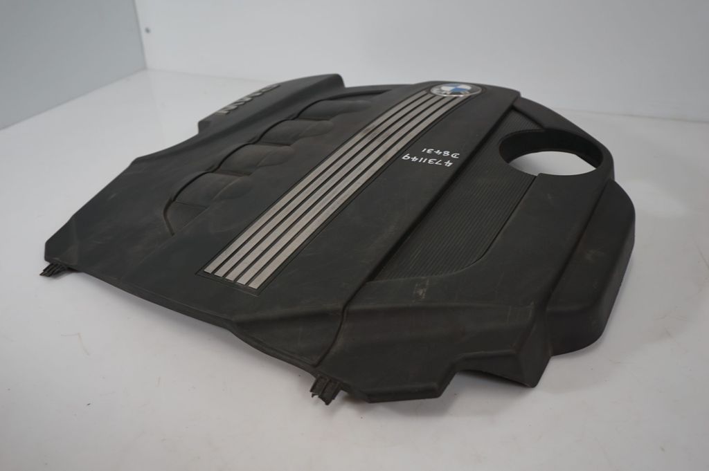 Engine cover (trim) (7)