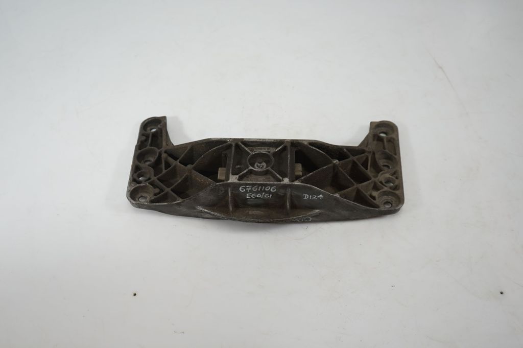 Gearbox mounting bracket