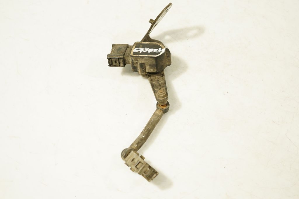 Accelerator throttle pedal (9)