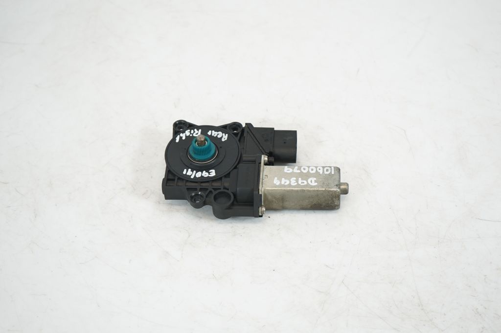 Rear door window regulator with motor (3)