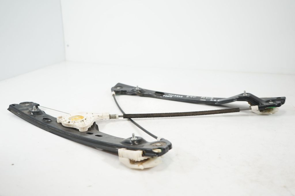 Front door window regulator with motor (7)