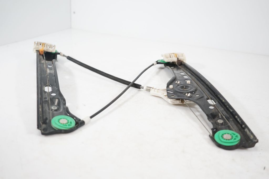 Front door window regulator with motor (6)