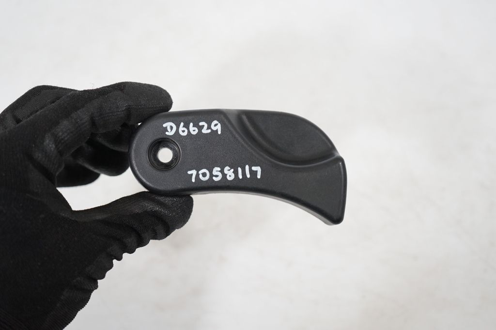 Engine bonnet (hood) release handle (7)